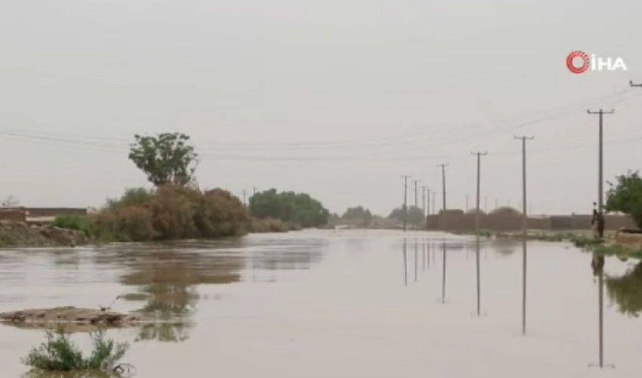 Sel felaketi 8 kişiyi, yıldırım yağmuru 7 kişi öldürdü! - 2. Resim