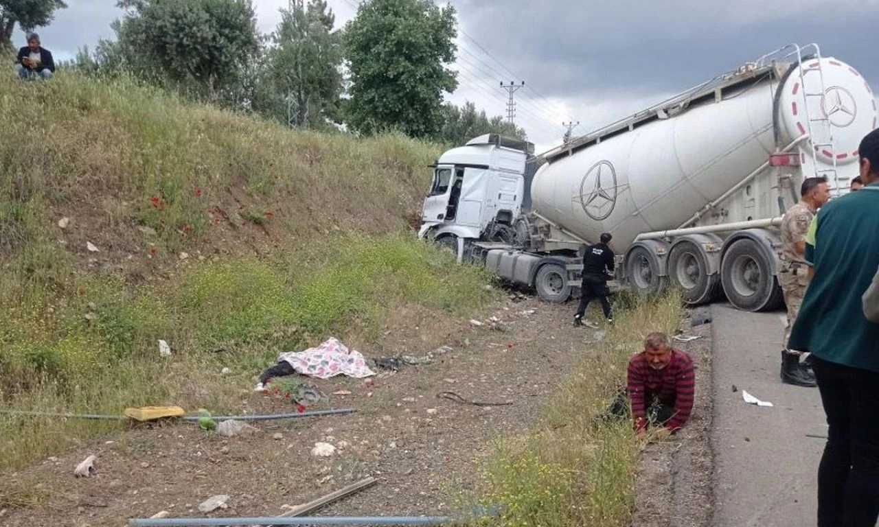 Gaziantep’te katliam gibi kaza! TIR, minibüsü biçti: Çok sayıda ölü var