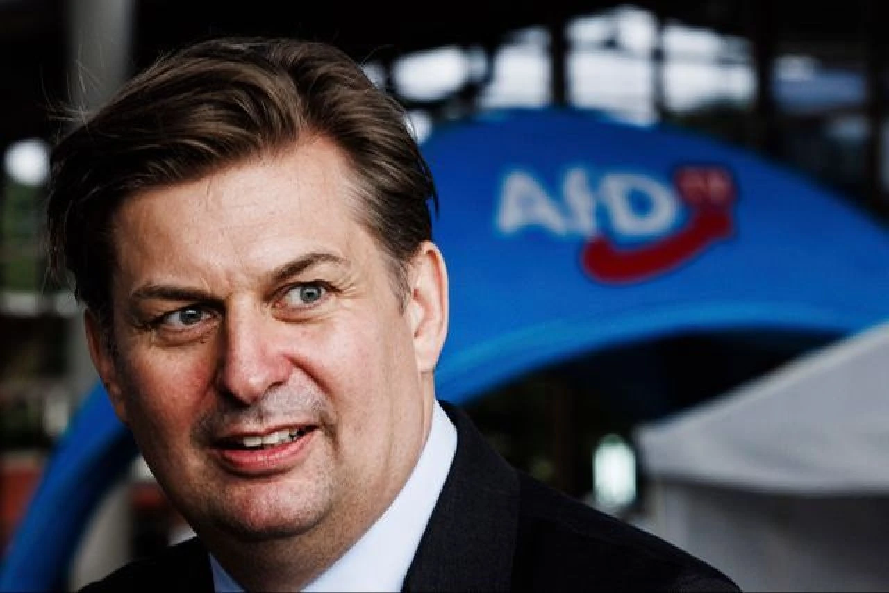 Almanya'da casus alarmı: Aşırı sağcı AfD partisinin vekilinin ofisine polis baskını!