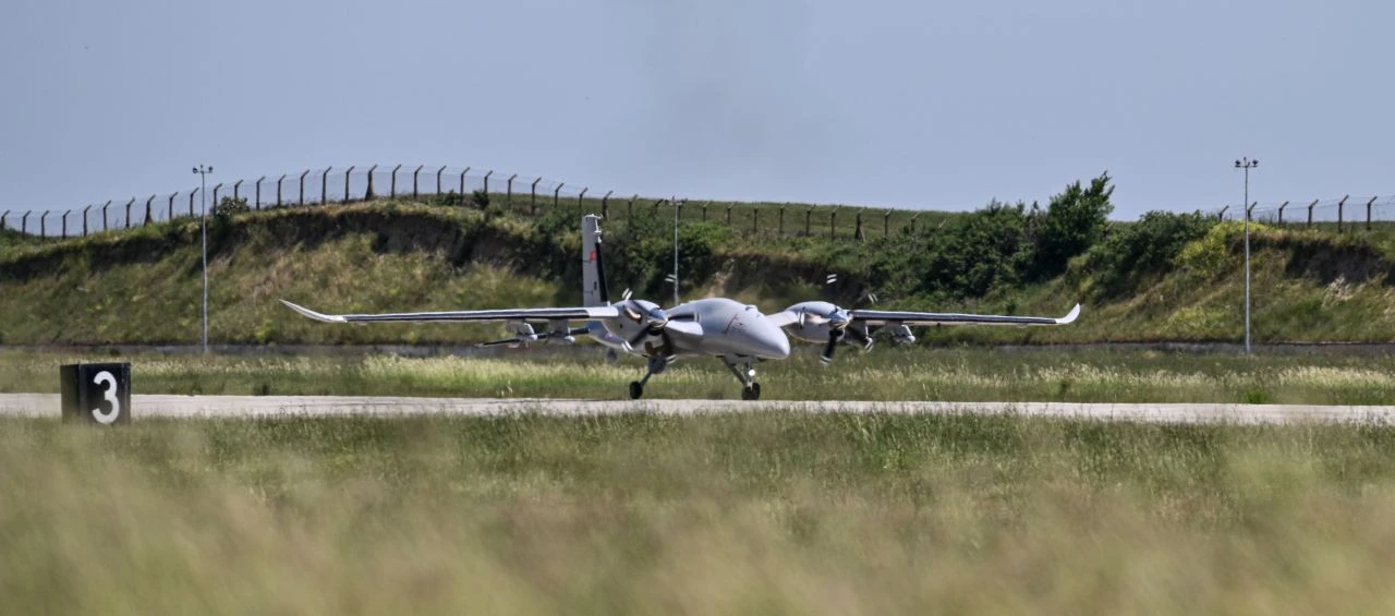 Bayraktar AKINCI’dan deniz hedeflerine tam isabet