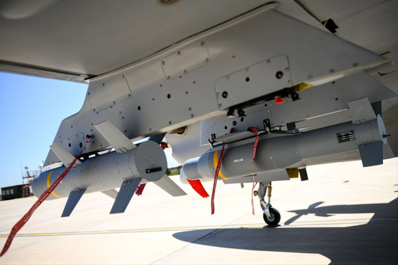 Bayraktar AKINCI’dan deniz hedeflerine tam isabet