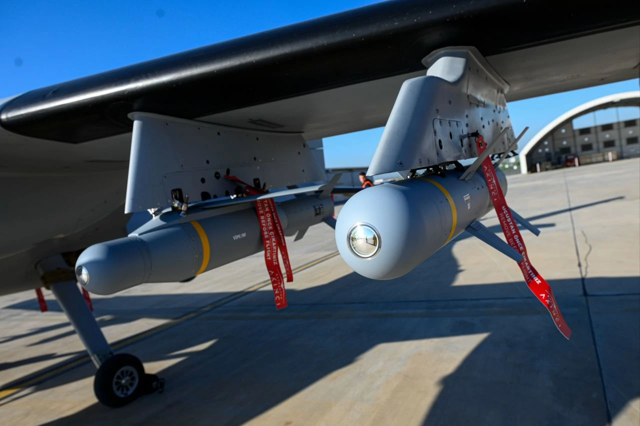 Bayraktar AKINCI’dan deniz hedeflerine tam isabet