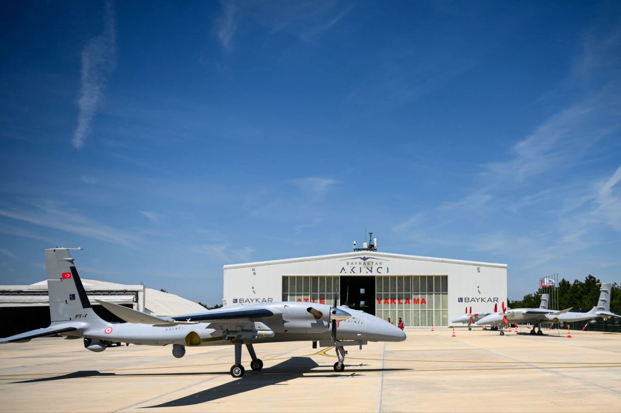 Bayraktar AKINCI’dan deniz hedeflerine tam isabet