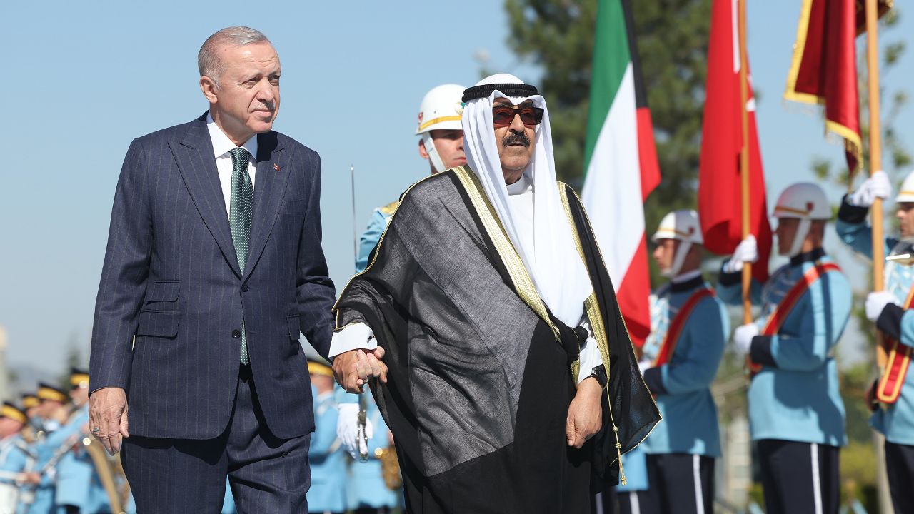 Cumhurbaşkanı Erdoğan, Kuveyt Emiri&#039;ni törenle karşıladı 