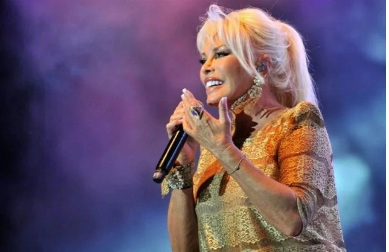 İlk kez stadyumda konser verecek Ajda Pekkan, sahne alacak isimleri açıkladı