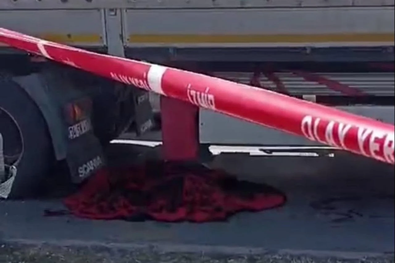 İzmir'de yine bir tır faciası! Yaşlı kadın aralarında kaldı