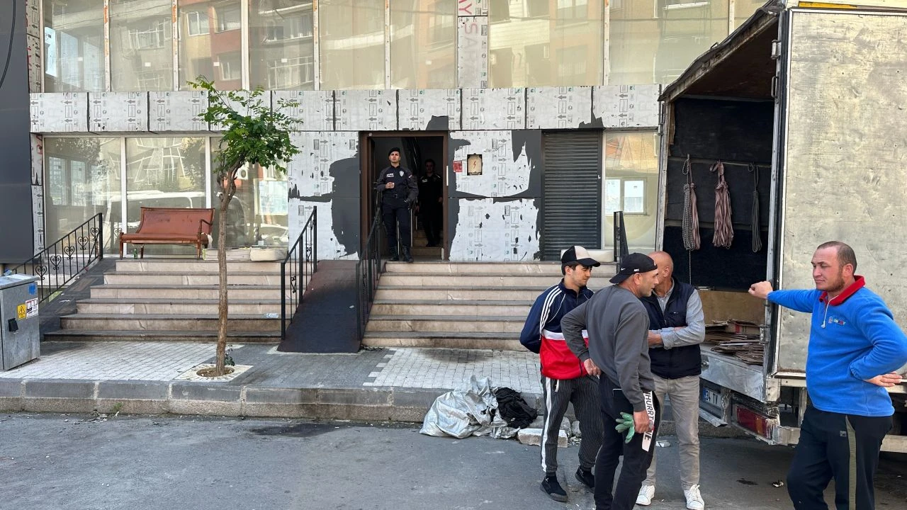 Şişli'de korku dolu anlar: Tahliye kararını duyunca binayı ateşe verdi - 1. Resim