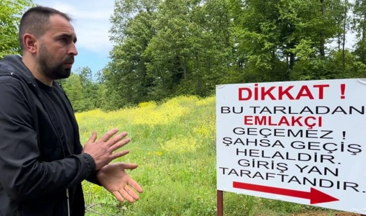 Tarlasını yol olarak kullananlara kızdı, tabelayı dikti: Buradan emlakçı geçemez