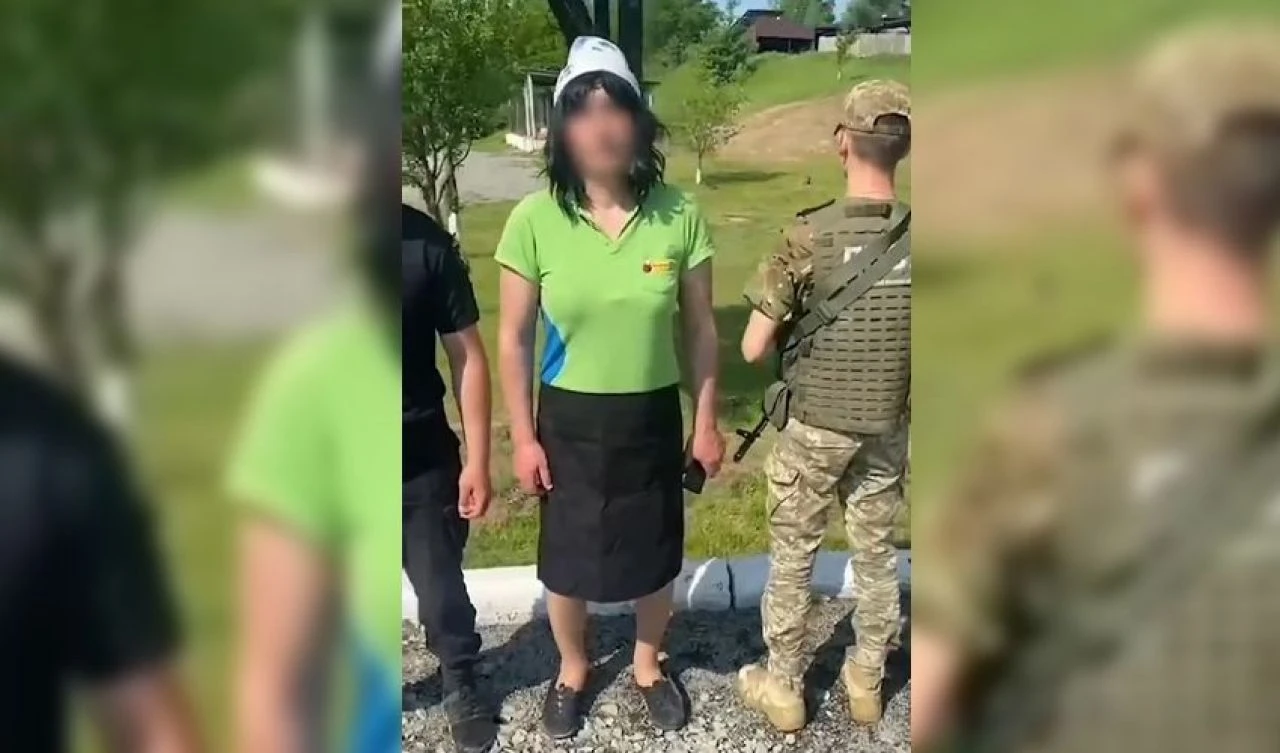 Askerden kaçmak için kılık değiştirdi! 'Büyüleyici Sergietta' yakayı ele verdi - 2. Resim