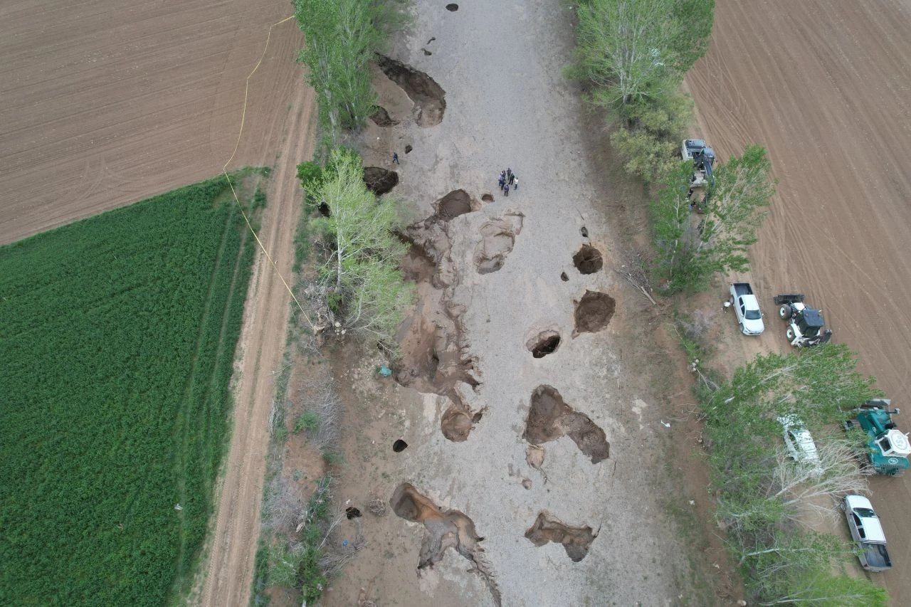 Dev obruklar tedirgin etti: Artık yerleşim yerlerini de tehdit ediyor - 1. Resim