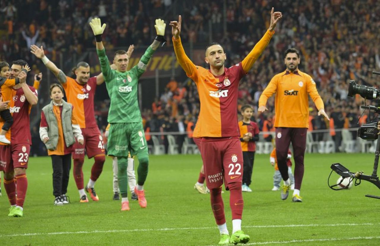 Hakim Ziyech bir sezon daha Galatasaray'da kalıyor! - 1. Resim