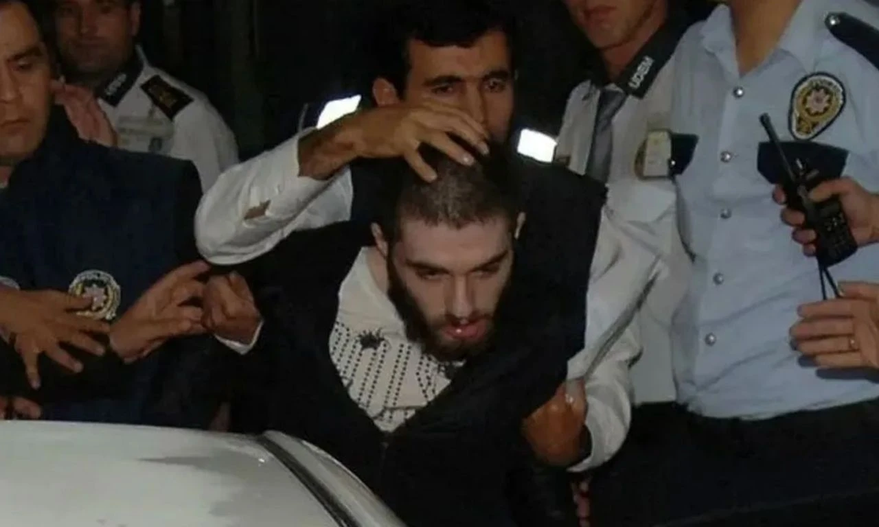 Otopsi görüntülerinde fark edildi! Cem Garipoğlu'nun elindeki morlukların sırrı çözüldü - 2. Resim