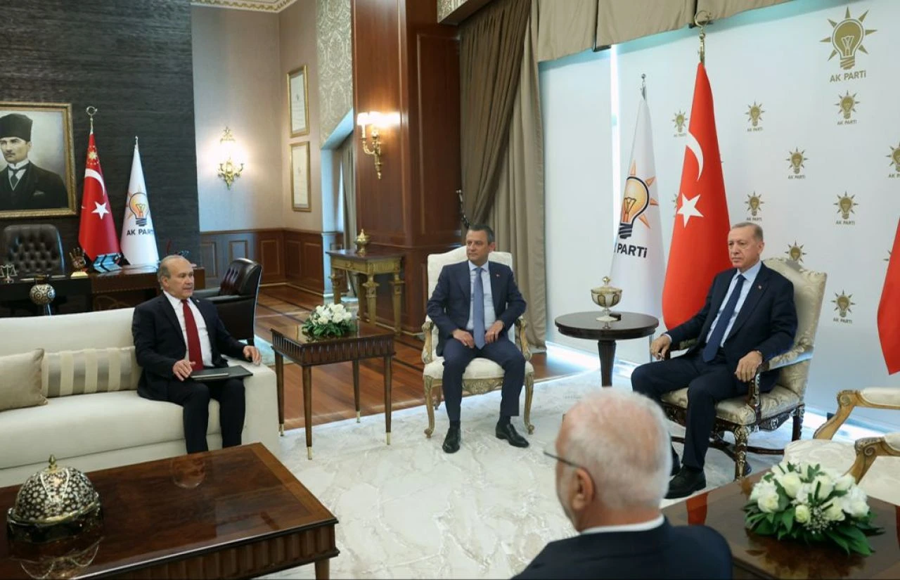 Özgür Özel'in Cumhurbaşkanı Erdoğan'a sunduğu dosya... 'Bunu ilk kez açıklıyorum' 