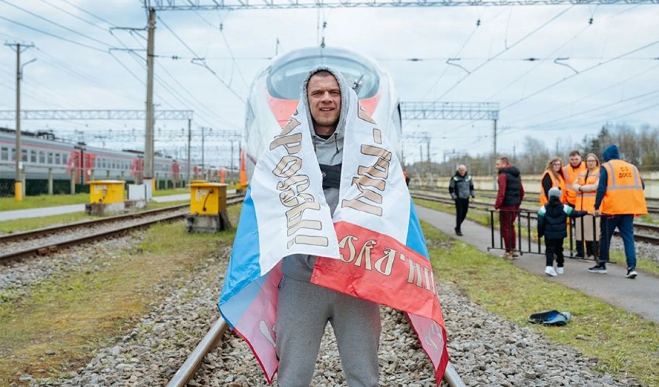 Rus atlet, 650 tonluk treni çekti: Dünya rekoru kırdı - 2. Resim