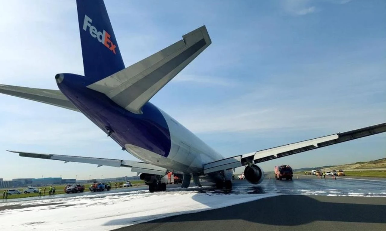 Son dakika! İstanbul Havalimanı'nda yürekler ağza geldi: Uçak, gövdesinin üzerine indi