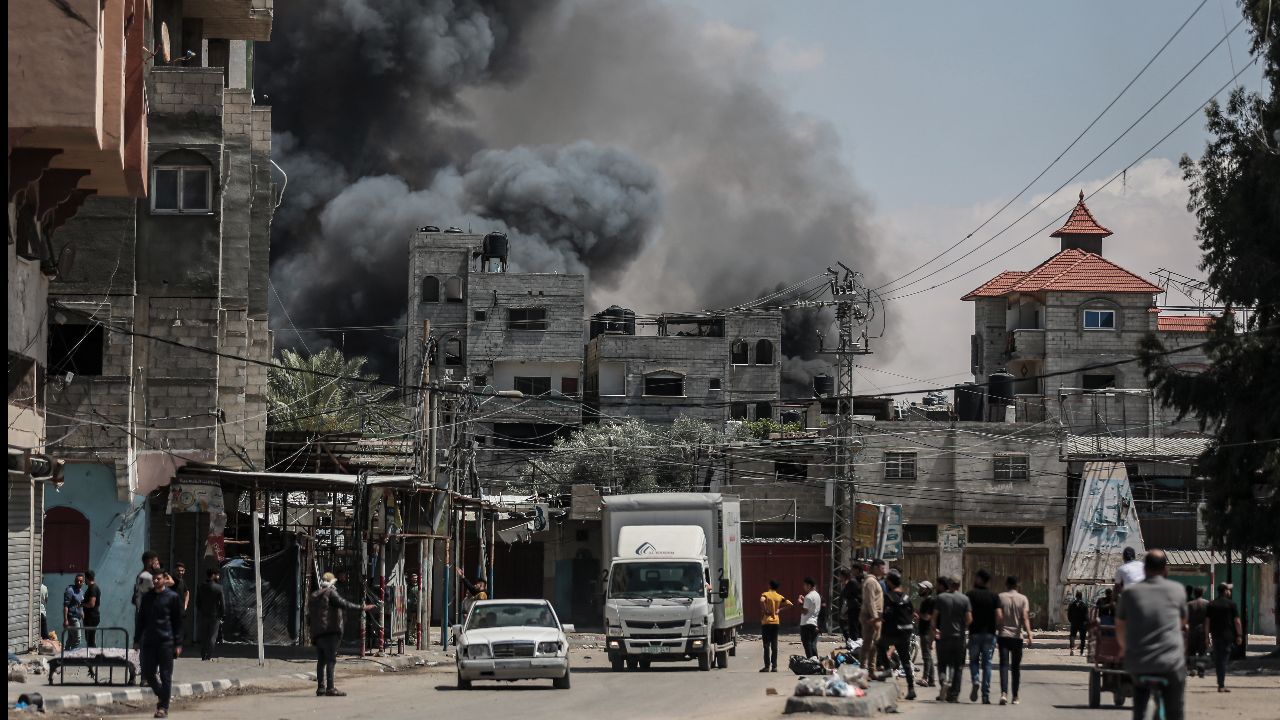 Soykırımın yeni adresi Refah! İsrail jetler ve topçu atışlarıyla ölüm saçıyor... Belediye binası vuruldu