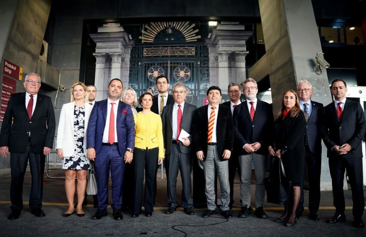 Galatasaray Başkan Adayı Süheyl Batum'dan Erden Timur sözleri: "Kapımız açıktır"