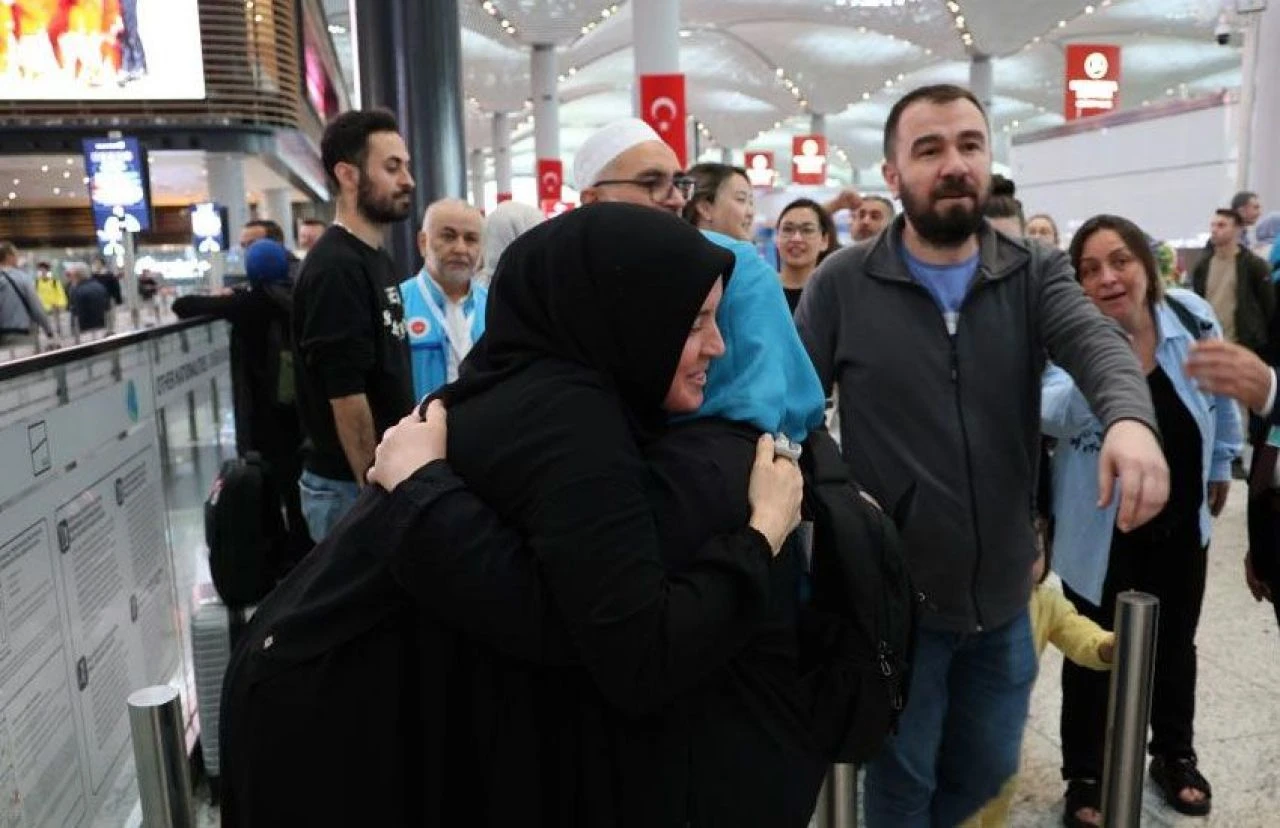 Hacı adayları kutsal topraklara uğurlandı! - 1. Resim
