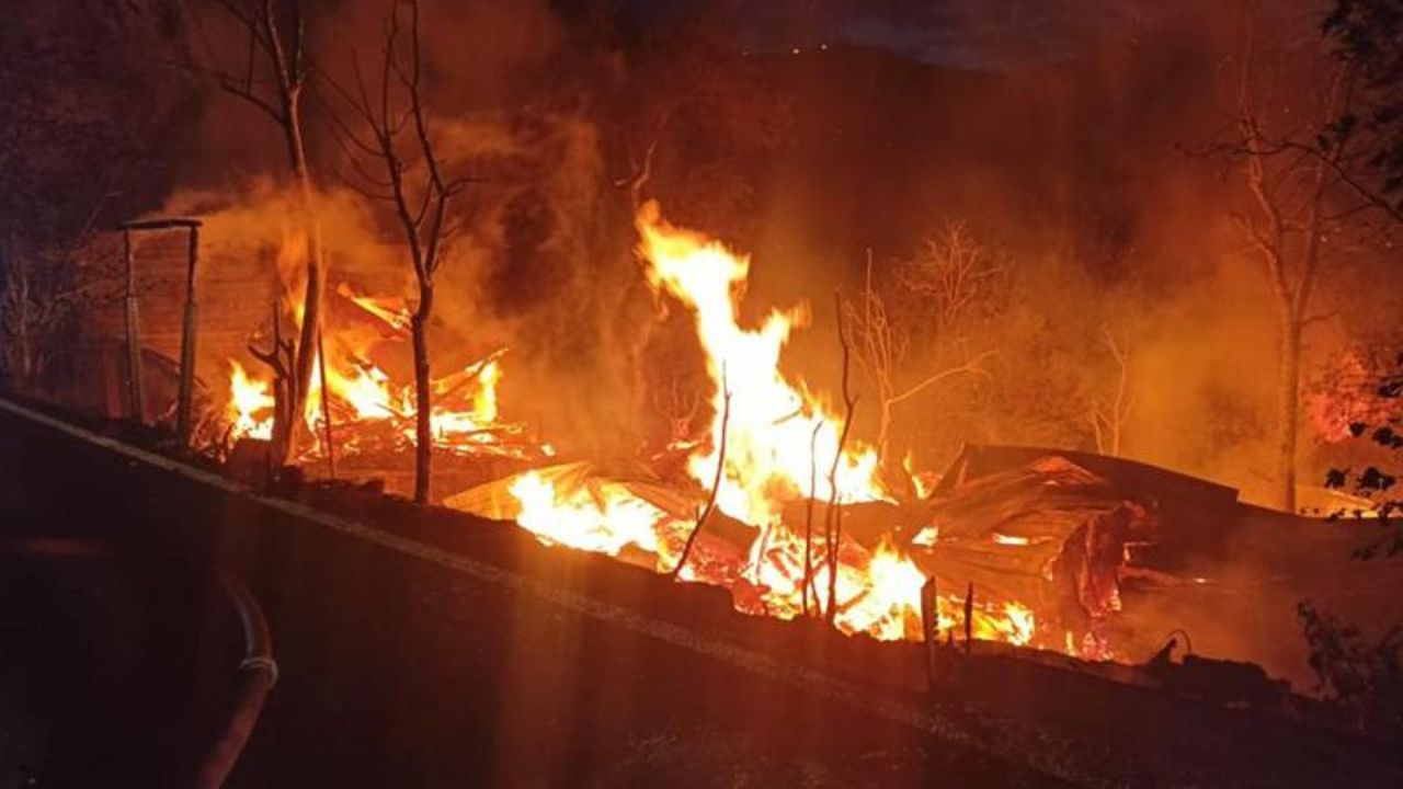 Kastamonu&#039;da soba yangını: İki ev küle döndü