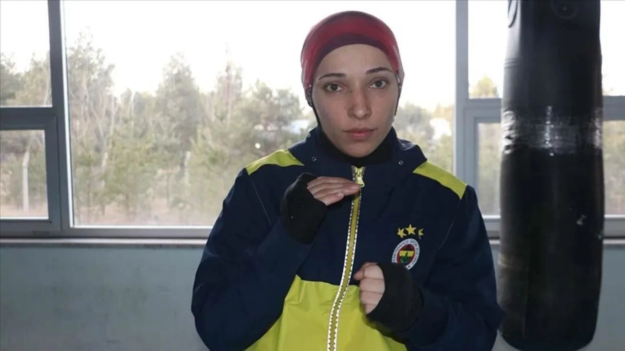 Milli boksörü yılan ısırdı! Rabia Topuz yoğun bakıma kaldırıldı  - 1. Resim