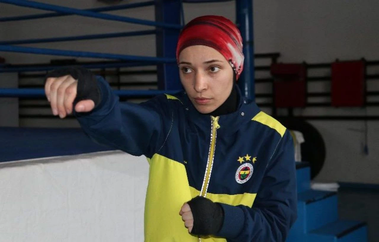 Milli boksörü yılan ısırdı! Rabia Topuz yoğun bakıma kaldırıldı  - 2. Resim