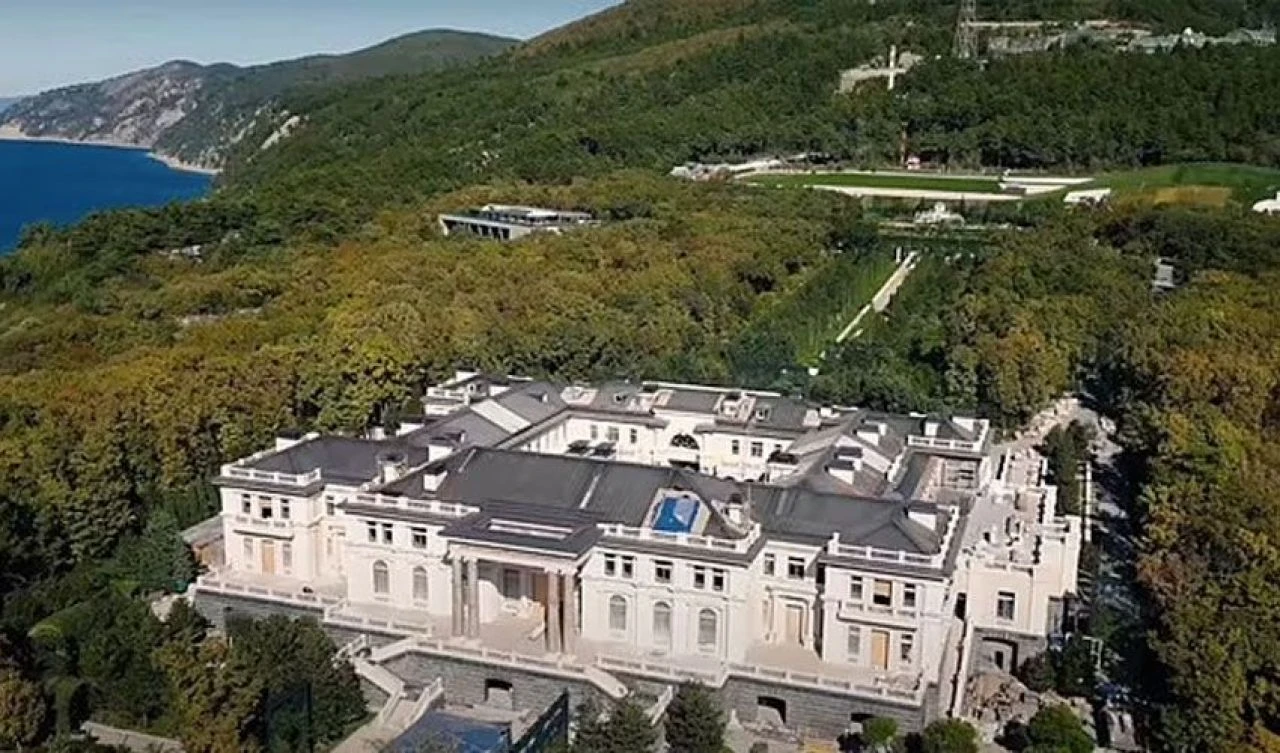 Putin'in gizlice yenilenen sarayı oda oda görüntülendi! İşçileri gizli servis takip etti - 2. Resim