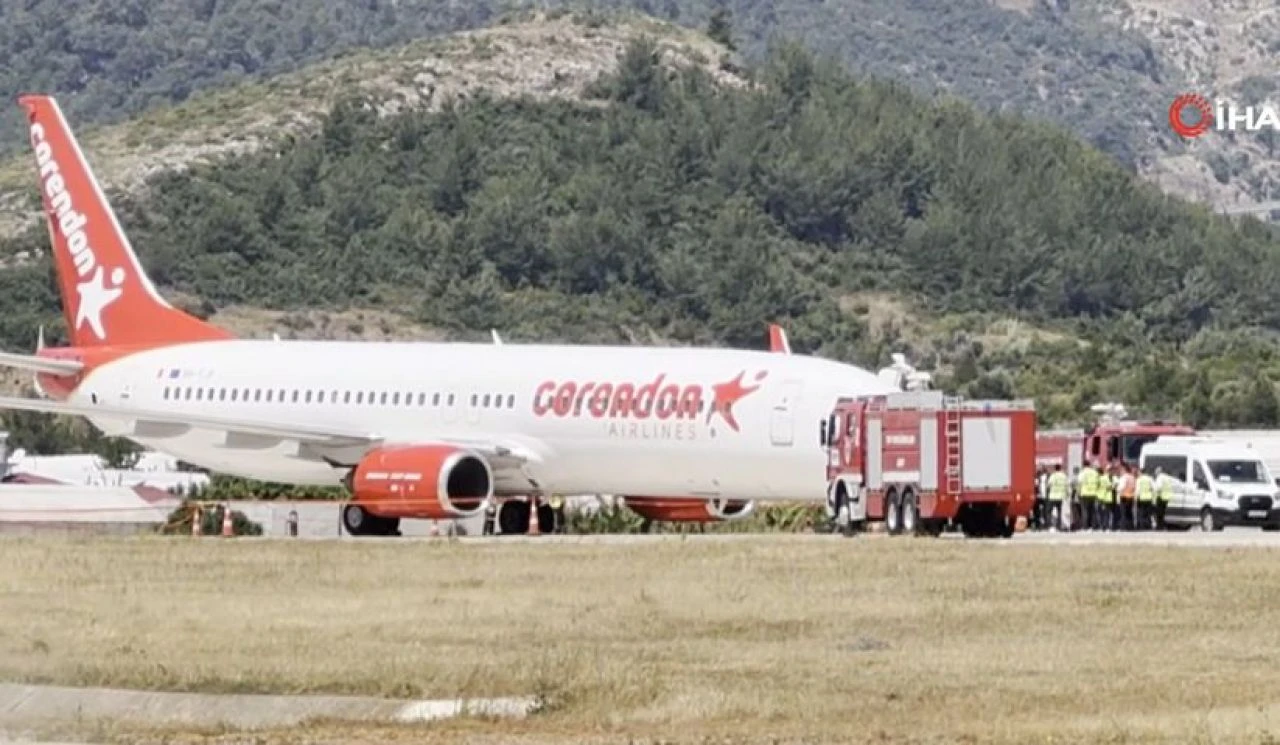 Son dakika! Dün İstanbul bugün Alanya! Yine yürekler ağza geldi: Uçağın ön tekeri patladı - 1. Resim
