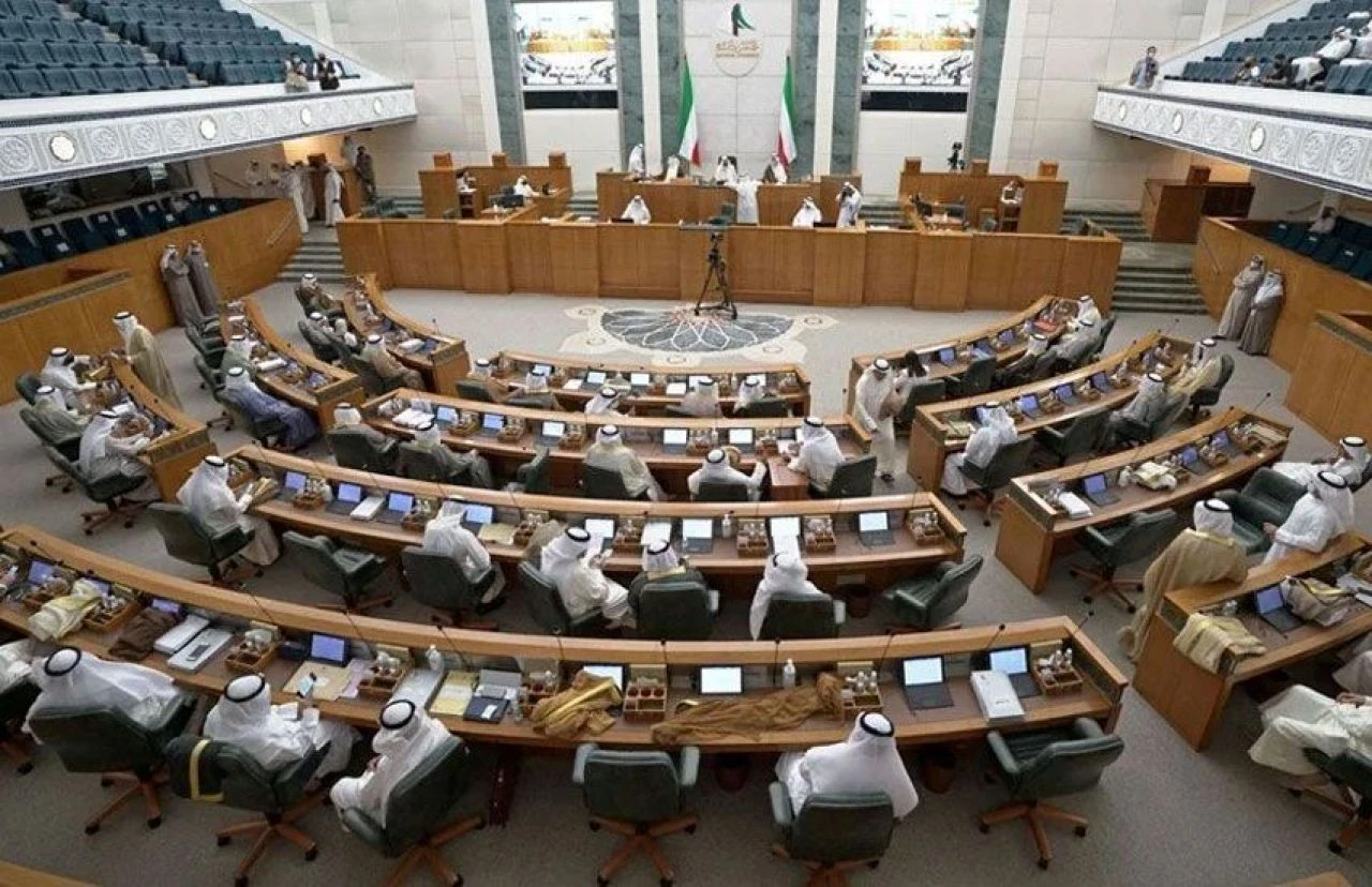 4 yıl geçerli olacak! Kuveyt Emiri es-Sabah parlamentoyu feshetti - 1. Resim