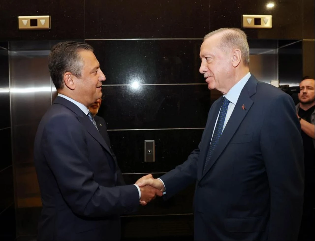 CHP lideri Özgür Özel'den 'emekli maaşı' teklifi: Erdoğan'a da Bahçeli'ye de söyledim - 2. Resim