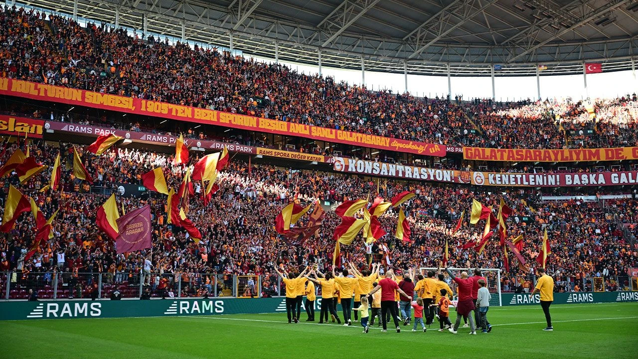 Galatasaray'da yeni sezon kombineleri 5 dakikada tükendi! Taraftarlar isyan etti - 3. Resim