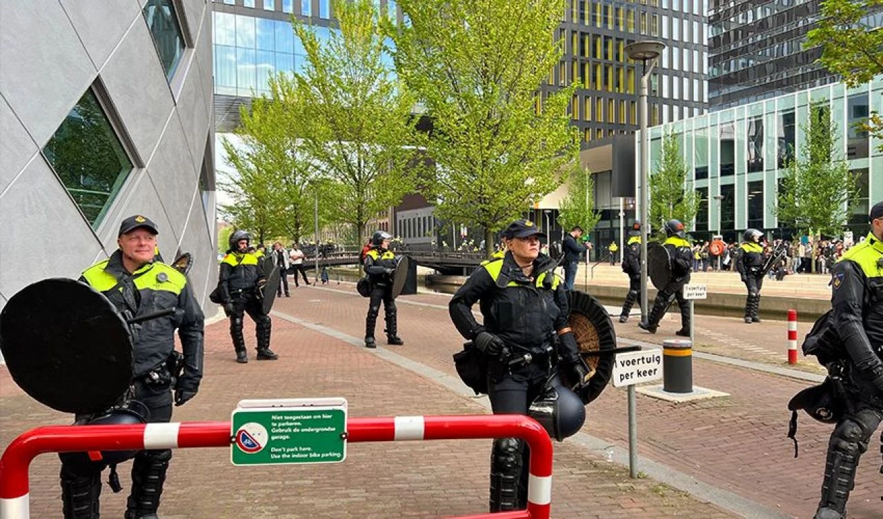 Hollanda'da üniversite öğrencilerinden Filistin'e tam destek! Polis müdahalelerinin şiddeti arttı