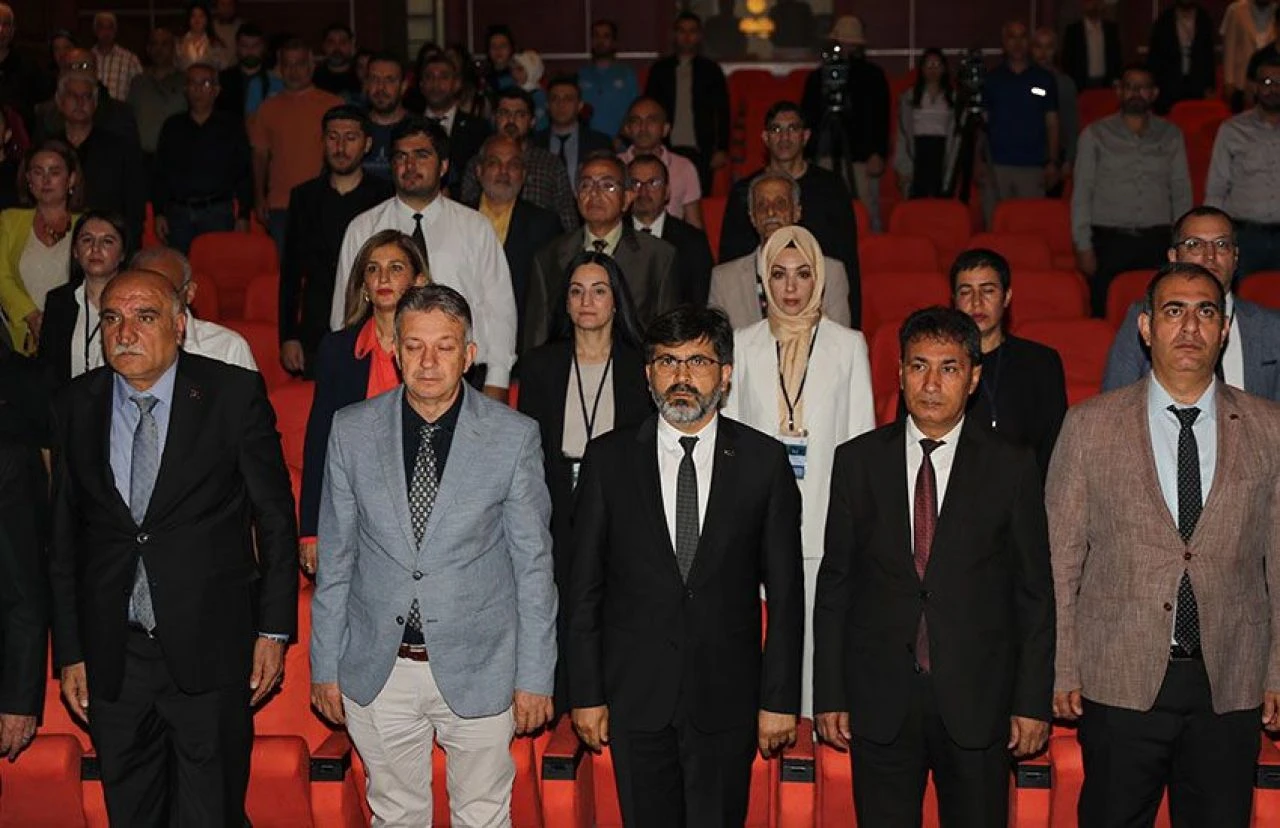 Diyarbakır annelerinin mücadelesi sempozyumda: 40 yılda yüzlerce çocuk kandırılıp dağa götürüldü