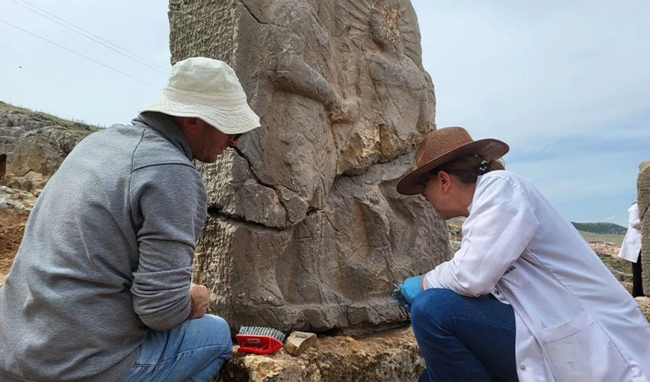 2 bin 100 yıllık steller tarihe ışık tutuyor! Perre Antik Kent'te sergilenecek