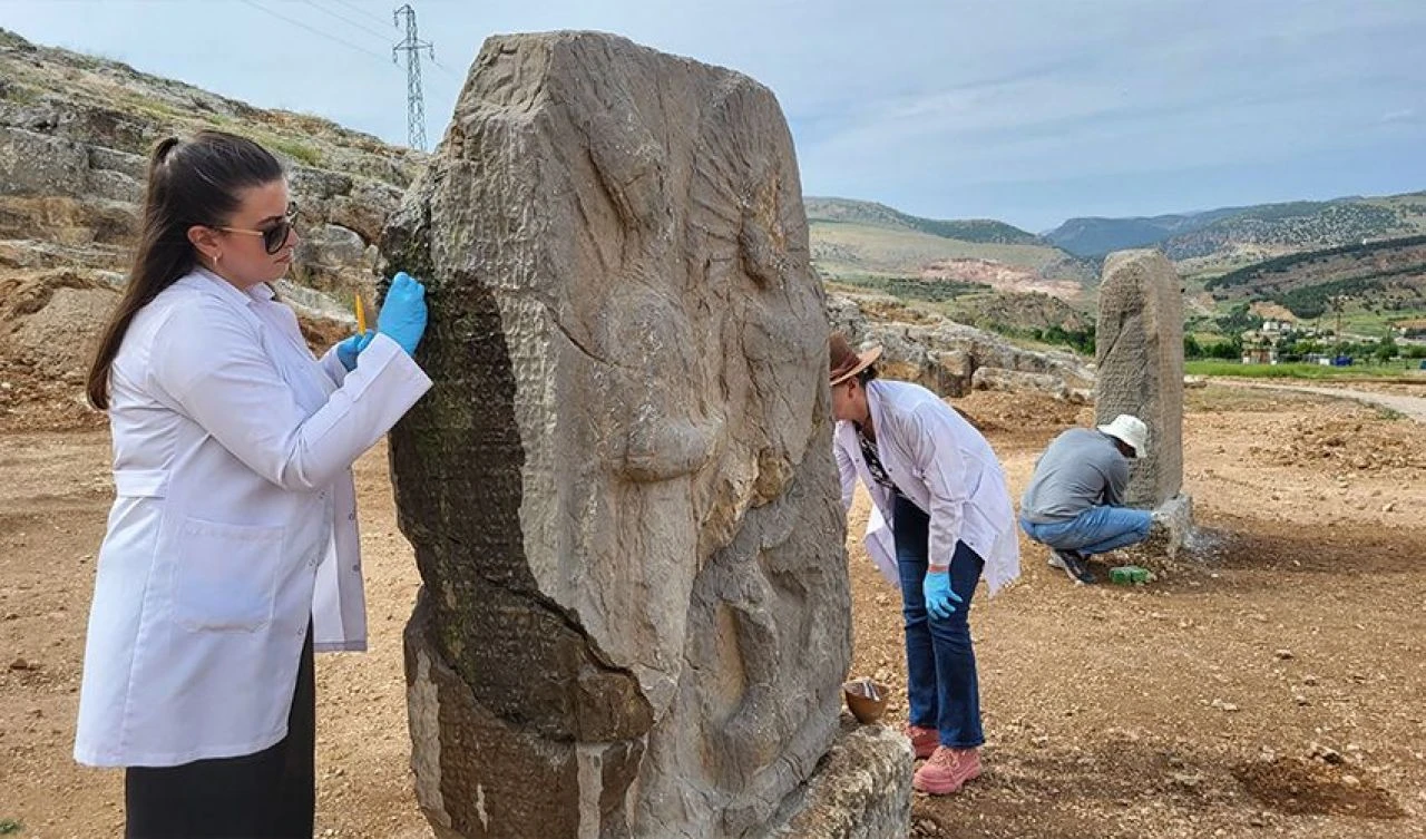 2 bin 100 yıllık steller tarihe ışık tutuyor! Perre Antik Kent'te sergilenecek