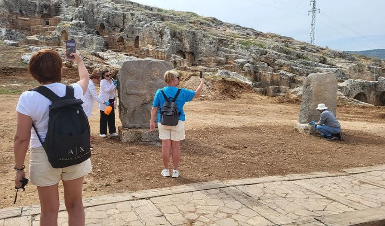 2 bin 100 yıllık steller tarihe ışık tutuyor! Perre Antik Kent'te sergilenecek