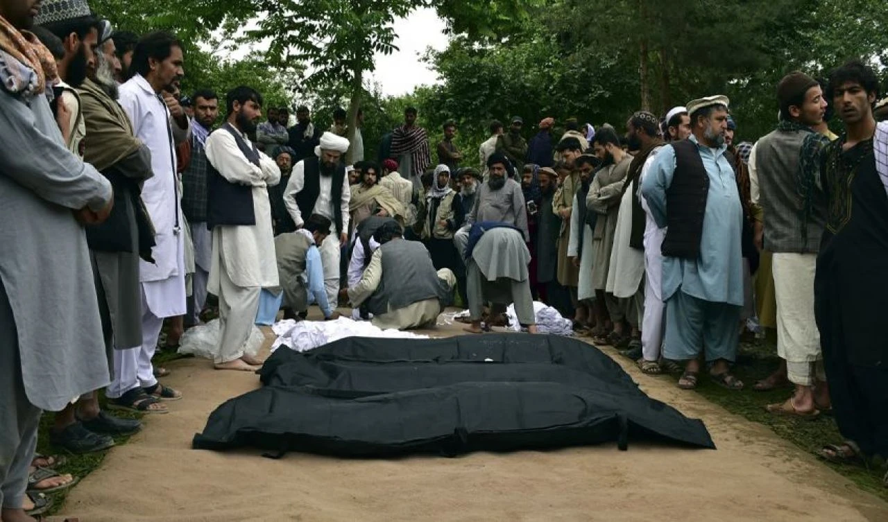 Afganistan felaketi yaşıyor! Yüzlerce ölü ve yaralı var - 3. Resim