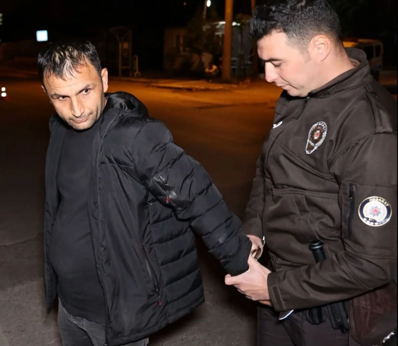 Aksaray'da polis uyuşturucu tacirlerini kovaladı: Camdan atıp pişkince savundu!