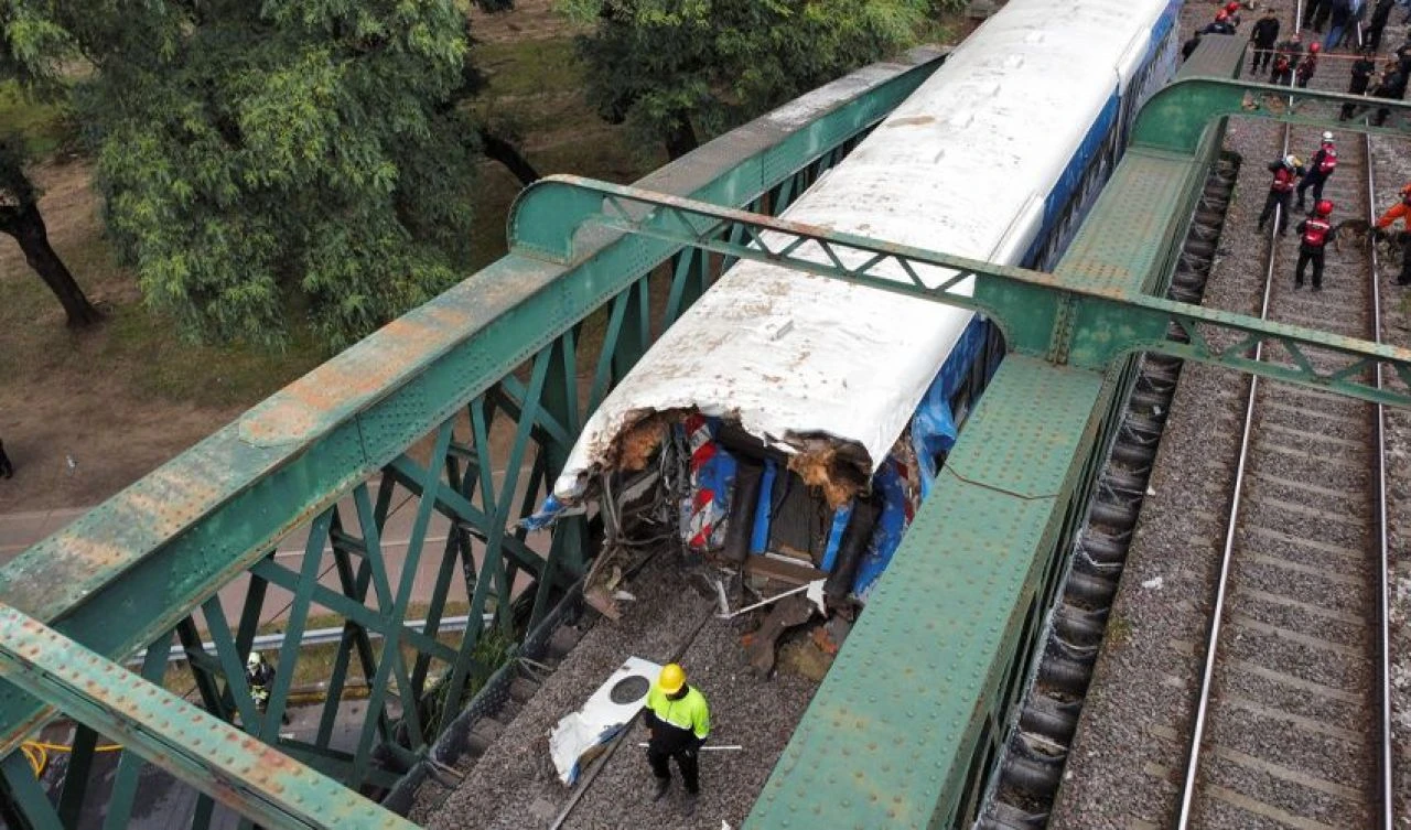 Arjantin’de feci kaza! Yolcu treni boş trene çarptı: Çok sayıda yaralı var - 1. Resim