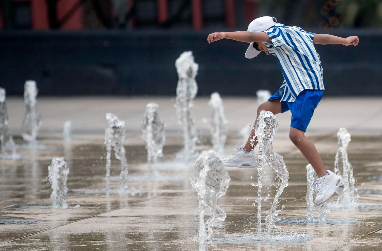 Aşırı sıcaklardan 7 kişi hayatını kaybetti! 10 kentte rekor sıcaklığa ulaşıldı! - 1. Resim