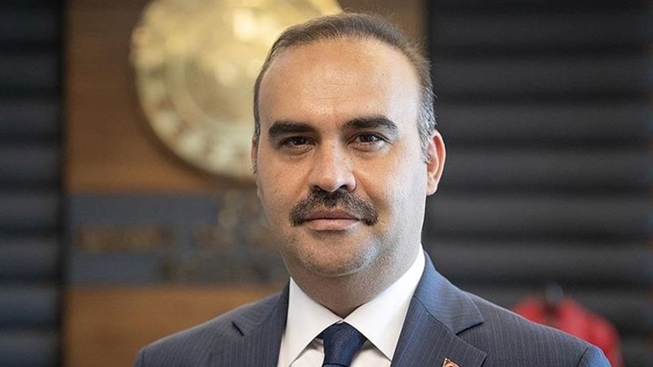 Bakanı Kacır, engelleri aşan ilk Türk uzay mühendisini tebrik etti