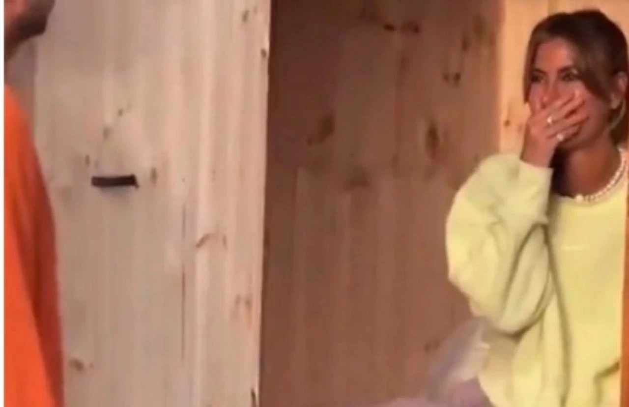 Çağla Şikel kendini 11 saat kulübeye kapattı! Bir de üstüne para ödedi - 1. Resim