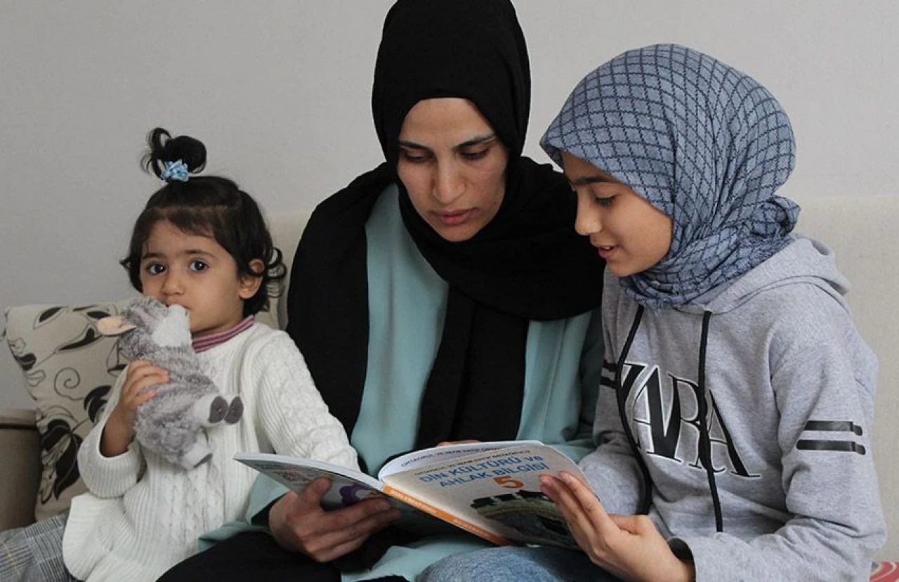 Türk kadınları teröre geçit vermiyor! Gündüz anne, akşam vatan nöbetinde - 2. Resim