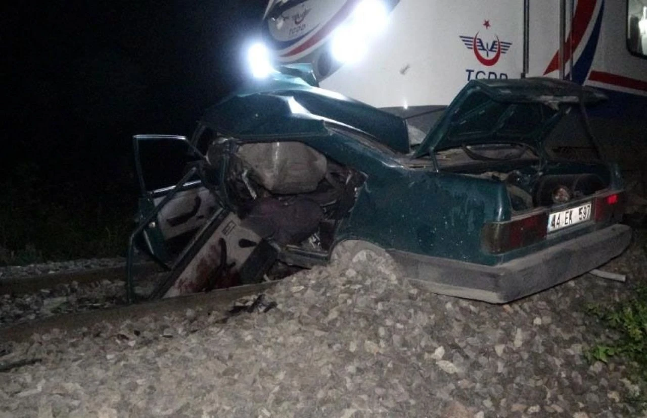 200 metre sürüklendi: Trenin altında kalan sürücü feci şekilde öldü! - 1. Resim