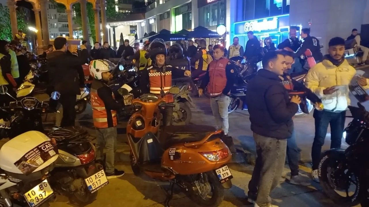 Balıkesir'de bıçaklanan üniversite öğrencisi kurye için eylem yaptılar - 1. Resim