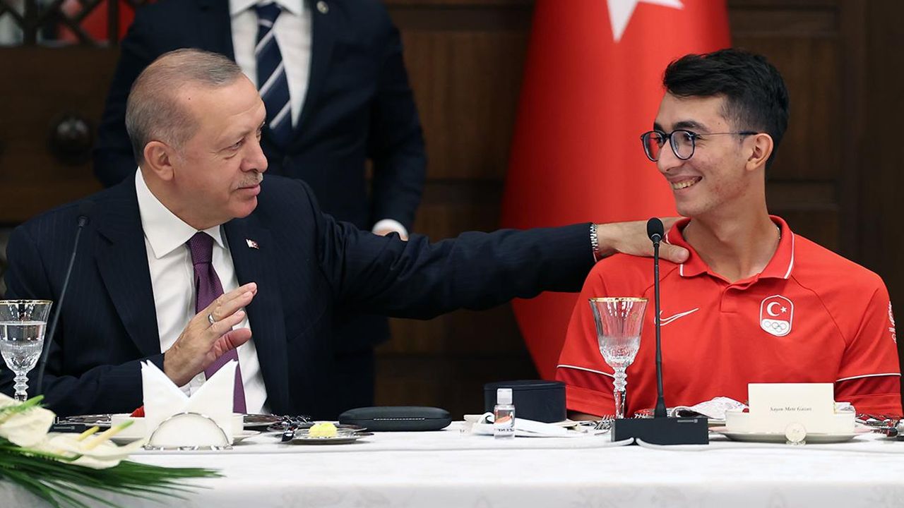 Cumhurbaşkanı Erdoğan&#039;dan Avrupa Şampiyonu Mete Gazoz&#039;a tebrik! 