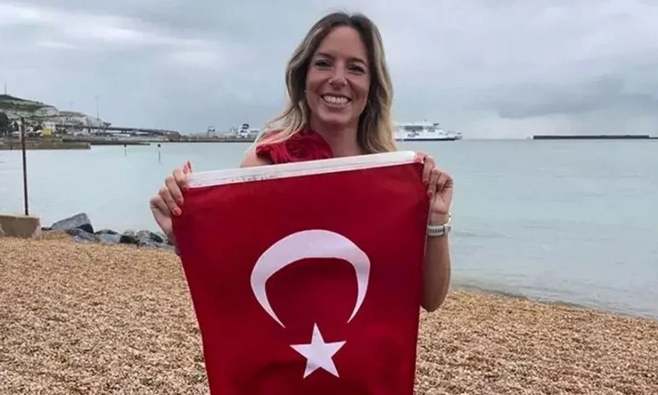 Deniz Kayadelen'den dünya rekoru: Everest'in tepesinde yüzdü - 1. Resim