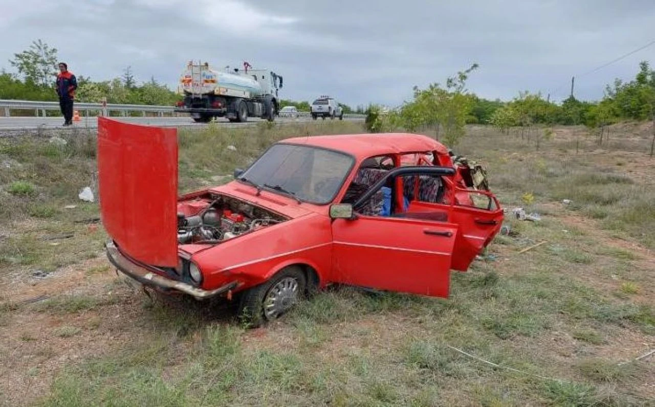 Düğün dönüş yolu, ölümleri oldu! Kafa kafaya faciada 1 kişi öldü, 5 kişi yaralı - 1. Resim