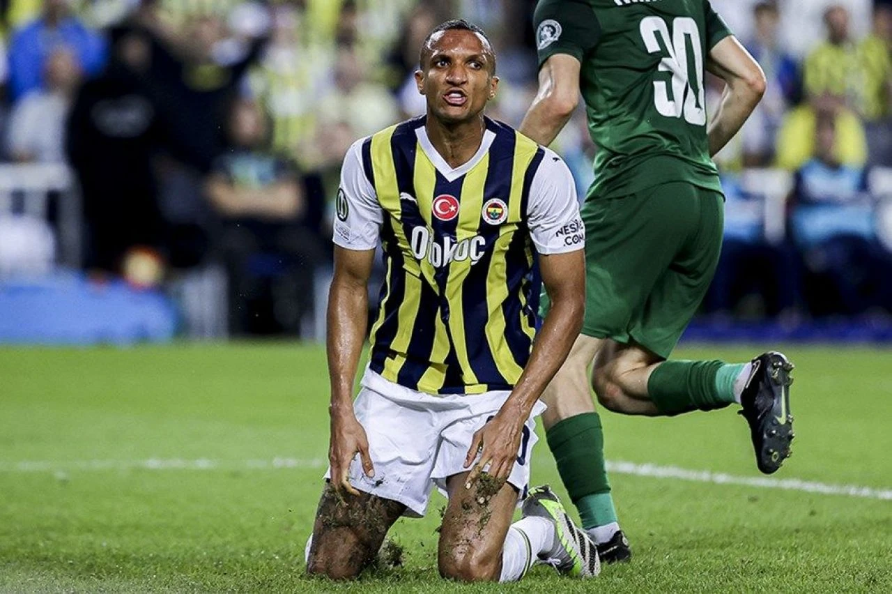 Fenerbahçe Kayserispor maçında sarı kart gören Rodrigo Becao, Galatasaray maçında oynayamayacak - 1. Resim