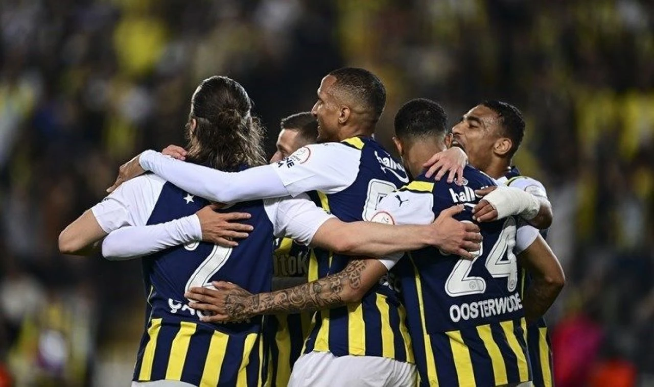 Fenerbahçe tribünlerinden yönetime protesto! 'İstifa' sesleri yükseldi - 1. Resim
