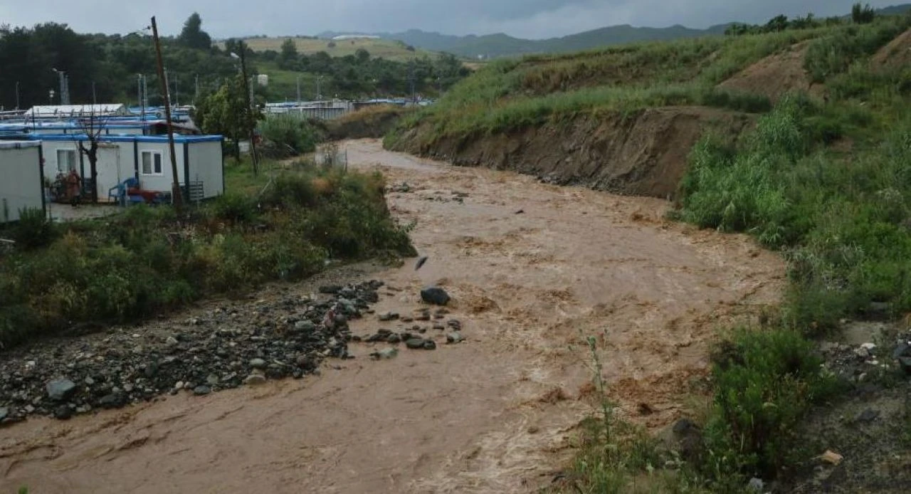 Hatay'da sağanak dereleri taşırdı! 